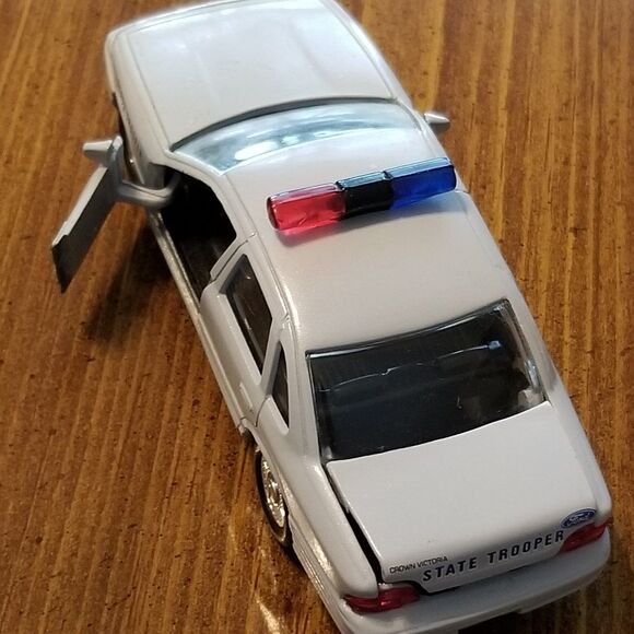 Kansas Highway Patrol Road Champs die cast police car 1:43 scale - Picture 9 of 11